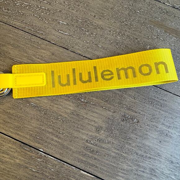 Lululemon Never Lost Keychain Maize Yellow Graphite Gray NWT - MZYW - Picture 4 of 6